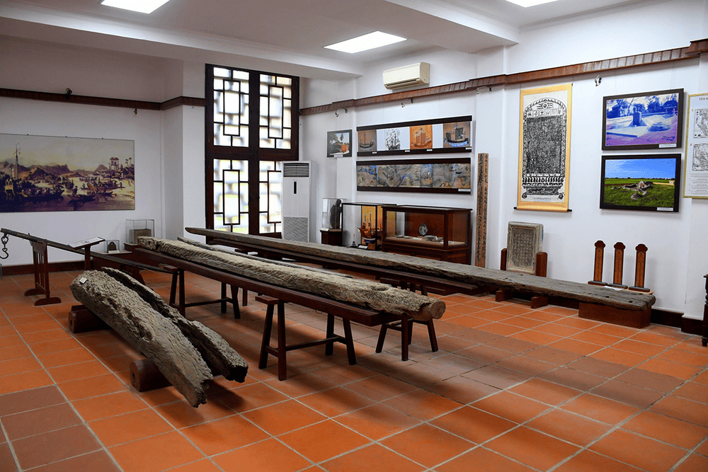 Boat components and anchors from Hoi An&rsquo;s maritime past, displayed at the Hoi An Museum (Source: Hoi An Center for Cultural Heritage Management and Preservation)